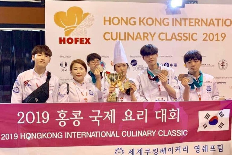 2019 홍콩 국제요리대회 치킨요리 전체 1위 챔피언 수상